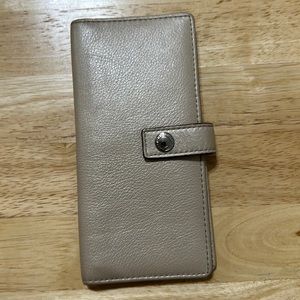 Used coach wallet with 5 card slots in nude/pearl